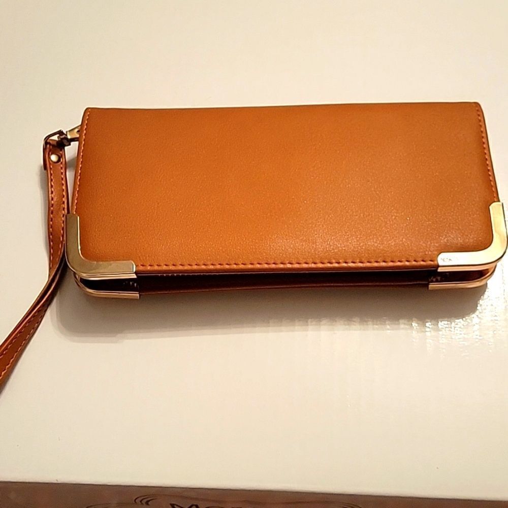 WOMEN"S LEATHER ZIPPER CLOSURE GOLD DETAILS DESIGN EMBELLISHMENTS WALLET